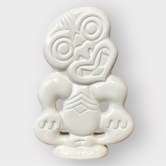 STUDIO CERAMICS White Maori Hei-Tiki 7" Statue Figurine Kiwiana New Zealand - Picture 1 of 9